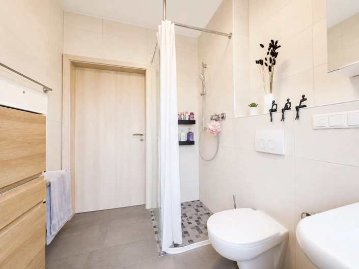 Einziehen & wohlfühlen – Energieeffiziente Terrassenwohnung mit Einbauküche und Stellplatz – Bild 7