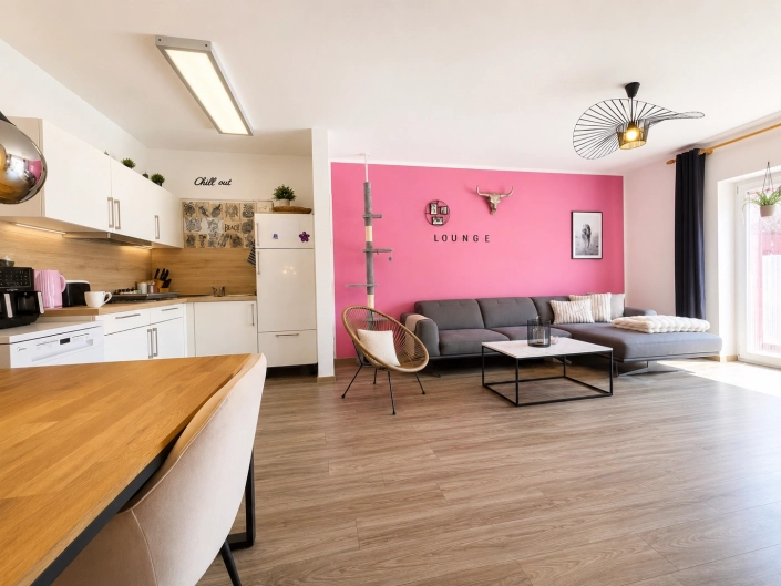 Einziehen & wohlfühlen – Energieeffiziente Terrassenwohnung mit Einbauküche und Stellplatz – Bild 4