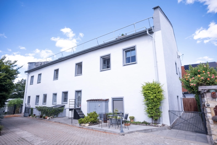 Investmentchance: 6 Einheiten in einem Baudenkmal – saniertes Mehrfamilienhaus mit attraktiven Perspektiven – Bild 10