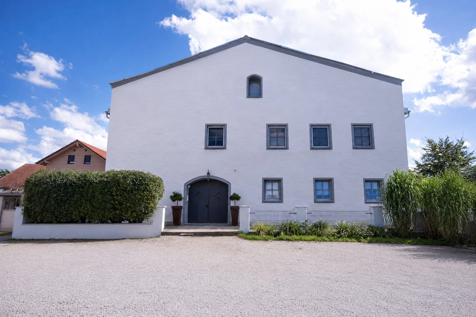 Investmentchance: 6 Einheiten in einem Baudenkmal – saniertes Mehrfamilienhaus mit attraktiven Perspektiven – Hauptbild
