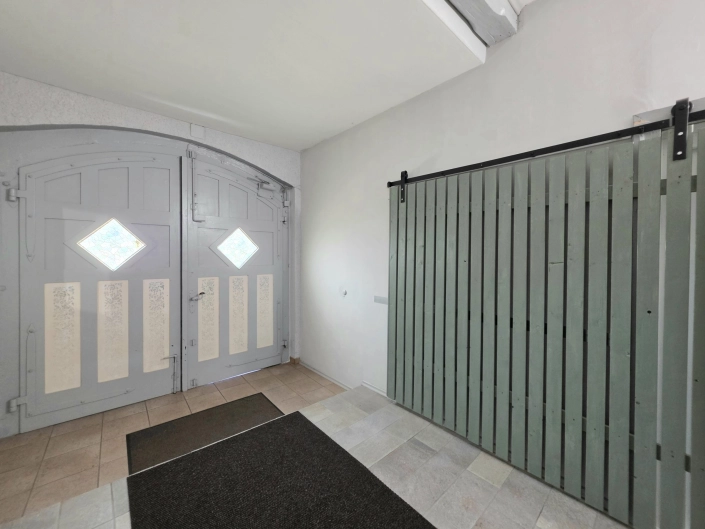 Investmentchance: 6 Einheiten in einem Baudenkmal – saniertes Mehrfamilienhaus mit attraktiven Perspektiven – Bild 16